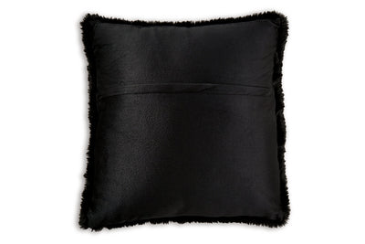 Gariland Pillows